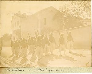 Algérie, Tirailleurs à Mostaganem, ca.1898 vintage citrate print