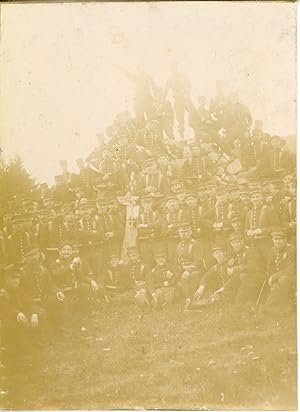 France, Vosges, Photo de groupe d'un régiment ca.1898 vintage citrate print