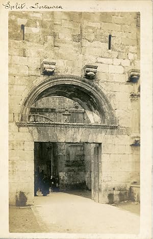 Croatie, Split, Les portes du palais de Dioclétien, ca.1910, vintage silver print