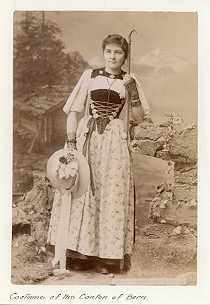 Suisse, Femme en costume typique du canton de Berne, ca.1885, vintage albumen print