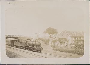 France, Locomotive sous une passerelle, ca. 1901, vintage citrate print