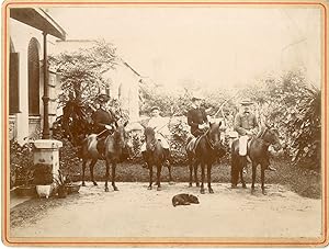 En famille à cheval, vers 1900