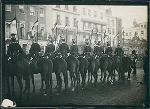 Écosse, Cavaliers militaires en rang, vue de dos, ca.1900, Vintage silver print