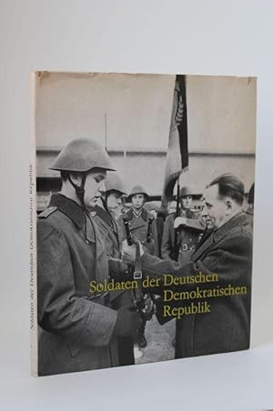 Soldaten der Deutschen Demokratischen Republik Die Nationale Volksarmee in Wort und Bild