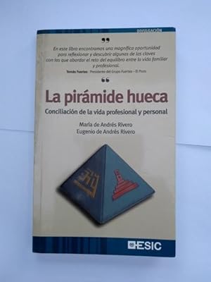Imagen del vendedor de La piramide hueca a la venta por Libros Ambig