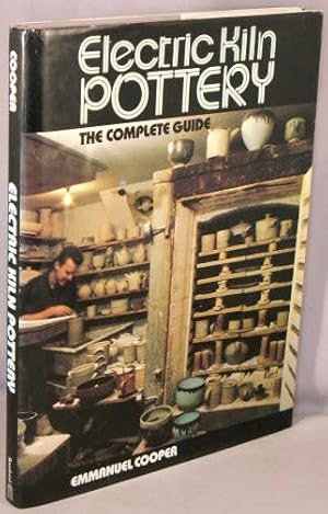 Imagen del vendedor de Electric Kiln Pottery; The Complete Guide. a la venta por Bucks County Bookshop IOBA