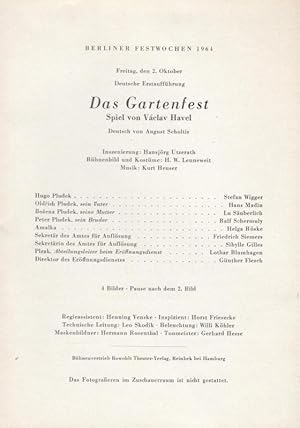 Bild des Verkufers fr Das Gartenfest. Deutsche Erstauffhrung. Indendant Barlog, Boleslaw. Spielzeit 1964 / 1965. Heft 153. Inszenierung: Utzerath, Hansjrg. Bhne / Kostme: Lenneweit, H.W. Musik: Heuser, Kurt. Darsteller Wigger, Stefan / Madin, Hans / Suberlich, Lu / Schermuly, Ralf / Rske, Helga / Siemers, Friedrich u.a. zum Verkauf von Antiquariat Carl Wegner