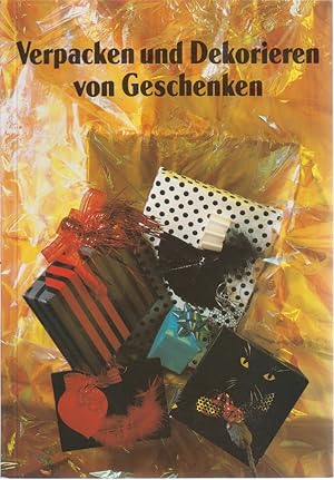 Verpacken und Dekorieren von Geschenken.