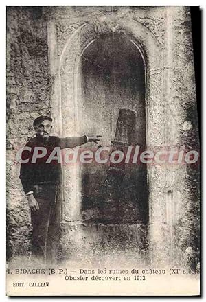 Image du vendeur pour Carte Postale Ancienne Bidache Basses Pyrenees Dans les ruines du Chteau Obusier decouvert mis en vente par CPAPHIL