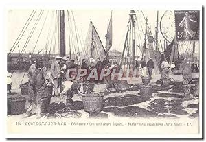 Boulogne sur Mer Carte Postale Ancienne Pêcheurs reparant leurs lignes (reproduction)