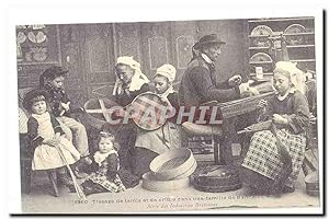 Reproduction Carte Postale Ancienne Tissage de tamis et de crible dans une famille de Bannalec