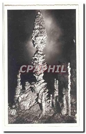 Image du vendeur pour Aven d'Orgnac Carte Postale Ancienne Jeu de lumiere sur une stalagmite en forme de Pomme de Pin mis en vente par CPAPHIL