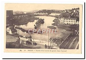 Image du vendeur pour Brest Carte Postale Ancienne Entre d'un navire de guerre dans l'arsenal (bateaux) mis en vente par CPAPHIL