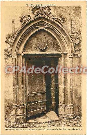 Image du vendeur pour Carte Postale Ancienne Besse Porte d'entre d'Escalier du Chteau de la Reine Margot mis en vente par CPAPHIL