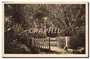 Image du vendeur pour Carte Postale Ancienne Le Manoir d'Helene et de Jean d'Agreve dans un hameau fremissant d'Eucalyptus elances mis en vente par CPAPHIL
