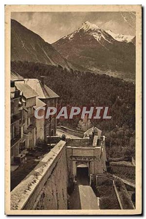 Carte Postale Ancienne Briancon La Porte d'Embrun vue des Remparts