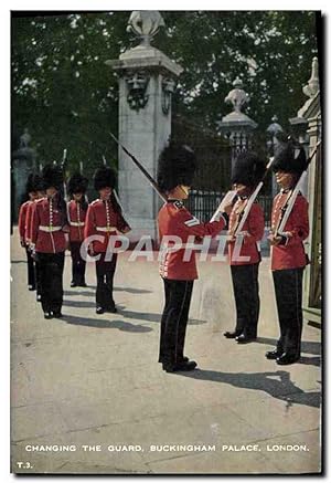 Seller image for Carte Postale Ancienne Changing the guard Buckingham palace London for sale by CPAPHIL