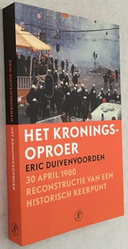 Immagine del venditore per Het Kroningsoproer [30 april 1980]. Reconstructie van een historisch keerpunt. venduto da Antiquariaat Clio / cliobook.nl