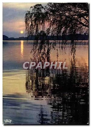 Seller image for Carte Postale Moderne Un lac landais Les nuees d'or les nuees de sang les nuees de feu for sale by CPAPHIL