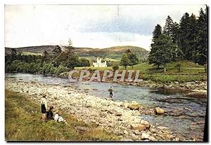 Carte Postale Moderne Balmoral Castle and the River Dee Aberdeenshire