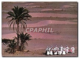 Image du vendeur pour Carte Postale Moderne Tunisie danse folklorique dans le desert mis en vente par CPAPHIL