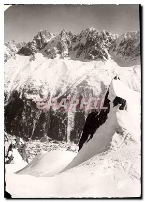 Imagen del vendedor de Carte Postale Moderne Chamonix Mont Blanc en hiver piste du brevent passage de la Breche au fond les Aiguilles de Cham a la venta por CPAPHIL