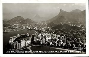 Bild des Verkufers fr Ansichtskarte / Postkarte Rio de Janeiro Brasilien, Praia do Flamengo e Botafogo, Fliegeraufnahme zum Verkauf von akpool GmbH