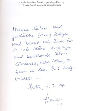 Bild des Verkufers fr Lchle, Brasilien! Du wirst gerade gefilmt. Entdeckungen am Rande des Alltags. Zweisprachige Ausgabe = Sorria Brasil! Voc est sendo filmado . bers. ins brasilian. Portug. von Herta Elbern. zum Verkauf von Fundus-Online GbR Borkert Schwarz Zerfa