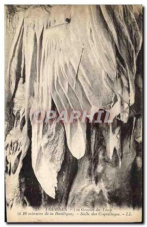 Image du vendeur pour Carte Postale Ancienne Lourdes Les Grottes du loup Salle des coquillages mis en vente par CPAPHIL