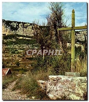 Seller image for Carte Postale Moderne La Falaise Illuminee dans un magnifique dcor de rochers de cypres et d'oliviers de cactus et de for sale by CPAPHIL
