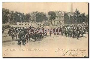 Bild des Verkufers fr Carte Postale Ancienne Paris Une Revue de la Garde Republicaine Militaria zum Verkauf von CPAPHIL