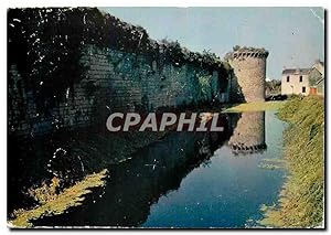 Bild des Verkufers fr Carte Postale Moderne La Bretagne en Couleurs Guerande L A Remparts de la Tour Sud Ouest devant les douves zum Verkauf von CPAPHIL