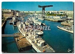 Image du vendeur pour Carte Postale Moderne La Bretagne en Couleurs Brest L'arsenal navire de guerre en reparation dans la Penfeld mis en vente par CPAPHIL