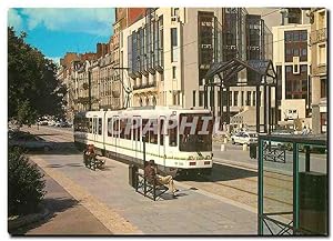 Bild des Verkufers fr Carte Postale Moderne Nantes le tramway devant la Mediatheque zum Verkauf von CPAPHIL