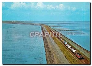 Bild des Verkufers fr Carte Postale Moderne Hindenburgdamm verbindet Sylt mit dem Festland zum Verkauf von CPAPHIL