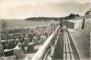 Seller image for Carte Postale Ancienne Fouras Char Mar L'heure du Bain sur la grande Plage for sale by CPAPHIL