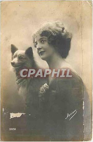 Image du vendeur pour Carte Postale Ancienne Femme Chien mis en vente par CPAPHIL