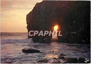 Bild des Verkufers fr Carte Postale Moderne Bretagne presqu'le de Quiberon Soleil couchant dans l'Arche de Port Blanc zum Verkauf von CPAPHIL