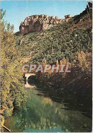 Seller image for Carte Postale Moderne En parcourant les Gorges du Tarn Le Tarn au Rozier domine par la masse imposante des falaises for sale by CPAPHIL