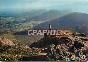 Image du vendeur pour Carte Postale Moderne Le Puy de Dome vue sur les Volcans eteints qui forment les Monts Dome mis en vente par CPAPHIL