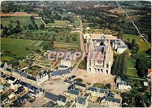 Carte Postale Moderne La France vue du Ciel Pont Main (Mayenne) vue générale et la Basilique