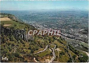 Bild des Verkufers fr Carte Postale Moderne Bort les Orgues (Correze) alt 432 m a gauche le Plateau des Orgues alt 740 m dans le fond la cha zum Verkauf von CPAPHIL