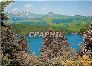 Seller image for Carte Postale Moderne Le Lac Pavin (alt 1197 m) prof 92 superficie 44 ha au fond super besse et le massif du Sanc for sale by CPAPHIL