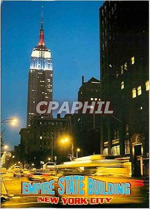 Carte Postale Moderne The empire state Building illiminated at night standing 102 floors above th...