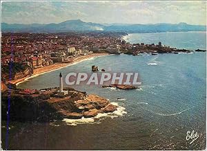 Immagine del venditore per Carte Postale Moderne Biarritz vue gnrale avec le phare la grande plage le rocher de la vierge au fond les Monts Esp venduto da CPAPHIL