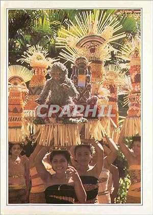 Bild des Verkufers fr Carte Postale Moderne Indonesia Bali Femmes portant des Offrandes zum Verkauf von CPAPHIL
