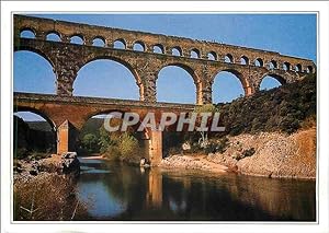 Imagen del vendedor de Carte Postale Moderne Le Pont du Gard Aqueduc roman construit vrs l'an 19 av J C a la venta por CPAPHIL