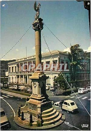 Seller image for Carte Postale Moderne Reunion St Denis Le Monument aux morts et l'ancienne Mairie for sale by CPAPHIL