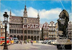 Bild des Verkufers fr Carte Postale Moderne Bruxelles grand place et maison du roi Lion Autobus zum Verkauf von CPAPHIL