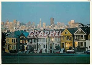 Immagine del venditore per Carte Postale Moderne San Francisco Victorian Houses in the foreground with the spectacular city in the distance venduto da CPAPHIL